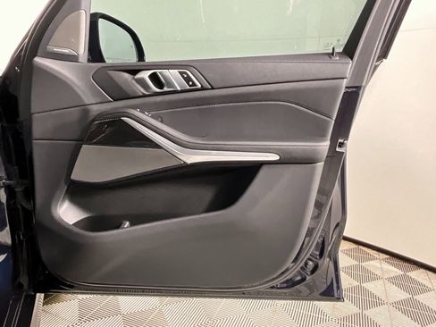 Used 2022 BMW X5 M50i image 21