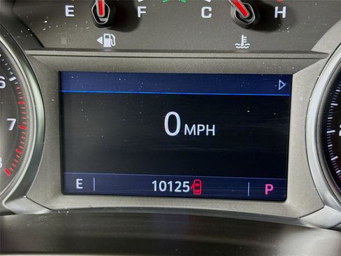 Used 2023 Chevrolet Blazer LT image 2