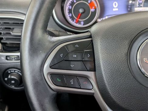 Used 2019 Jeep Cherokee Limited image 37