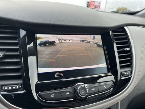 Used 2022 Chevrolet Trax LT w/ LT Convenience Package image 14