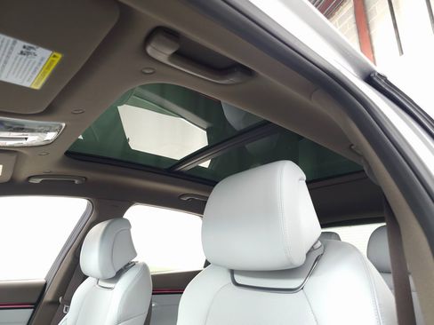 Used 2026 Genesis GV70 2.5T Advanced image 12