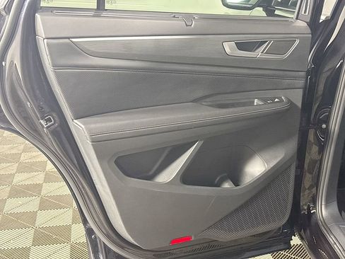 Certified 2024 Volkswagen Atlas Cross Sport SE image 18