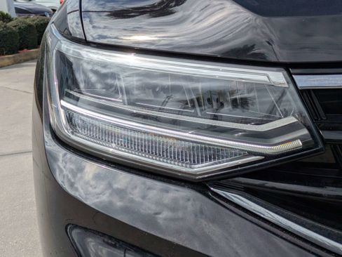 Used 2024 Volkswagen Tiguan SE R-Line image 10