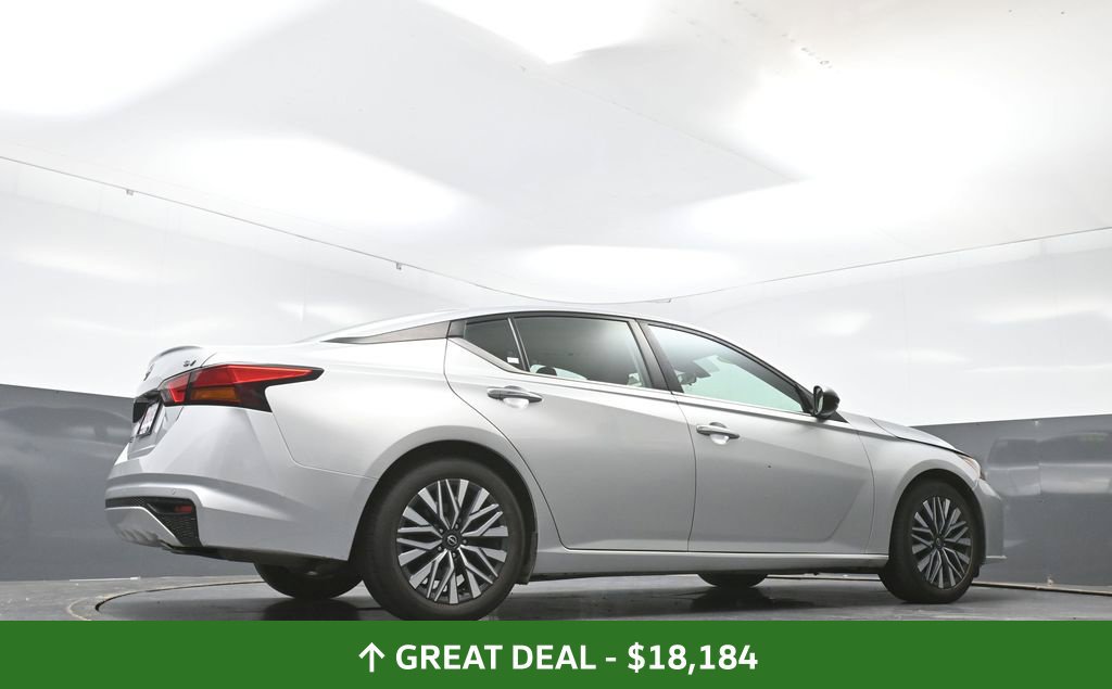 Used 2024 Nissan Altima 2.5 SV FWD image 48