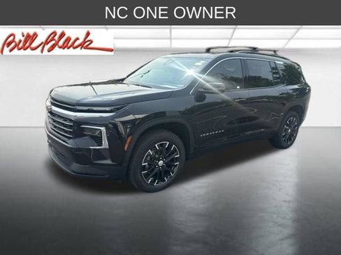 Used 2026 Chevrolet Traverse LT w/ Sun and Wheel Package FWD image 2