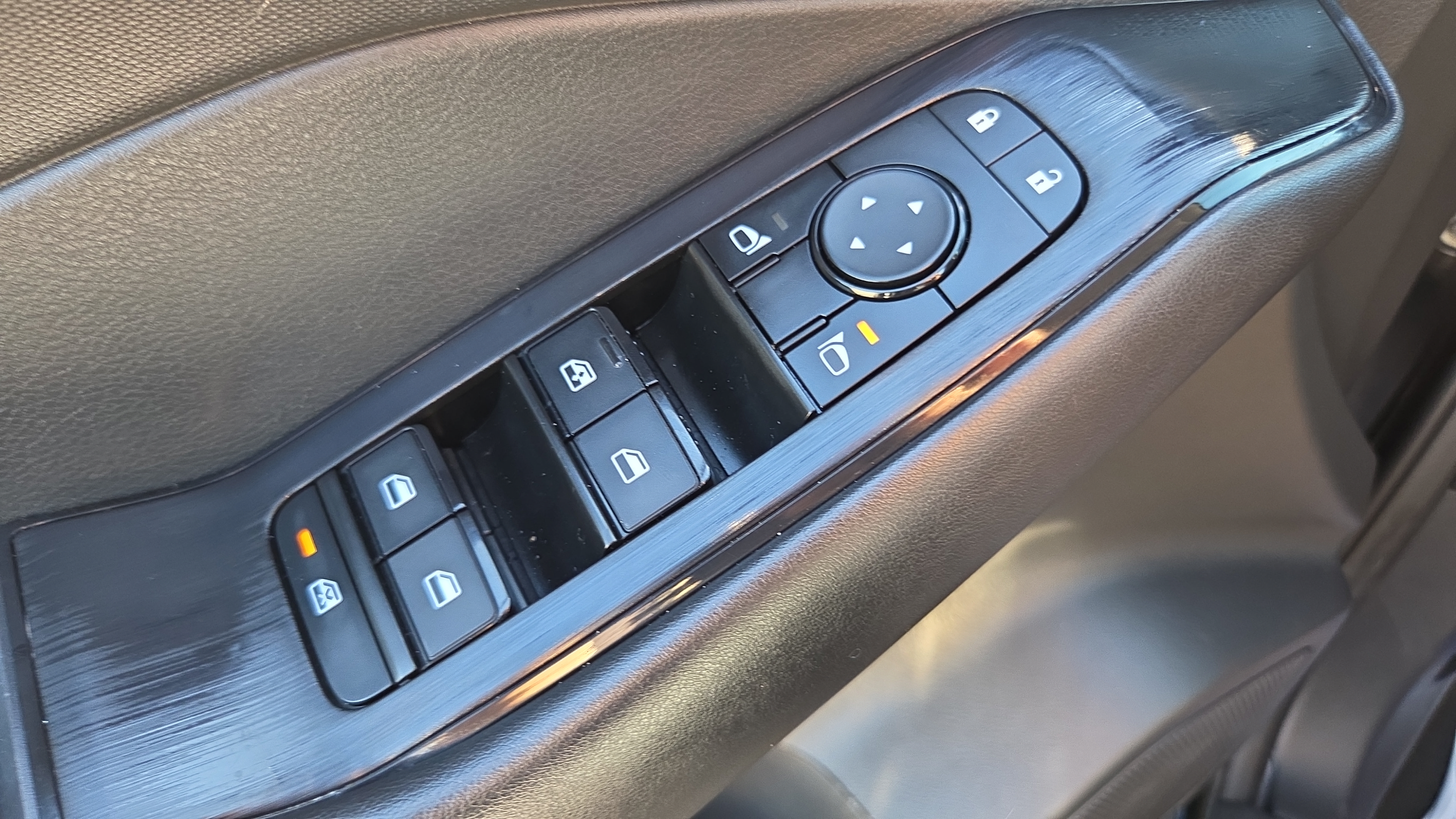 Used 2024 Nissan Rogue S AWD/4WD image 31