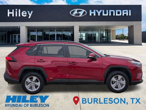 Used 2022 Toyota RAV4 XLE w/ Convenience Package AWD/4WD image 3