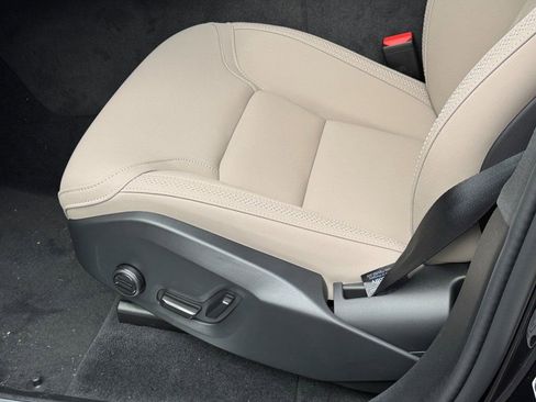 New 2026 Volvo XC90 B6 Plus w/ Protection Package Premier image 19