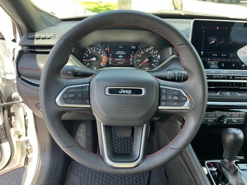 Used 2025 Jeep Compass Trailhawk AWD/4WD image 32