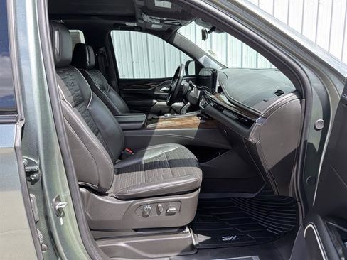 Certified 2024 Cadillac Escalade Sport Platinum w/ LPO, ONYX Package AWD/4WD image 23