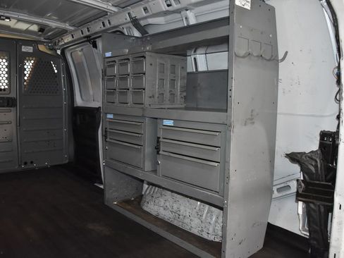 Used 2020 Chevrolet Express 3500 w/ Driver Convenience Package image 29