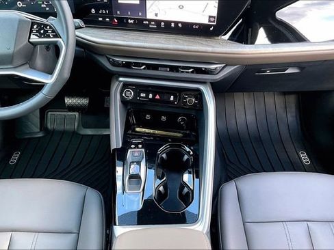 Used 2025 Audi Q5 Premium w/ Convenience Package image 15