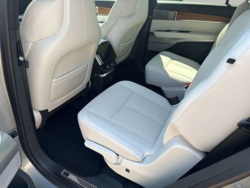 New 2026 Cadillac Vistiq Luxury image 18