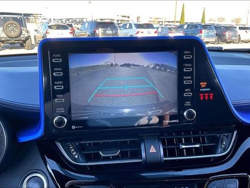 Used 2022 Toyota C-HR XLE image 21