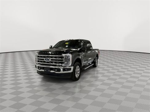 Used 2024 Ford F250 Lariat w/ Chrome Package image 4
