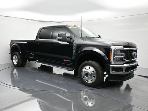 Used 2023 Ford F450 Lariat w/ FX4 Off-Road Package image 3