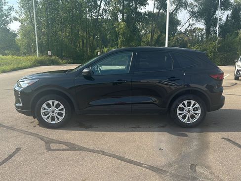 Used 2025 Ford Escape Active AWD/4WD image 2