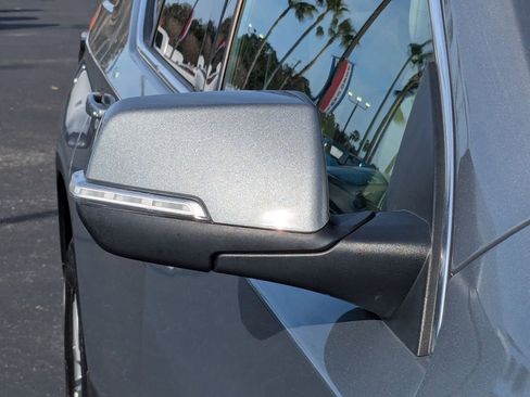 Used 2023 Chevrolet Traverse LT image 12