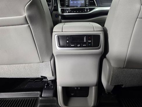 Used 2018 Toyota Highlander XLE AWD/4WD image 49