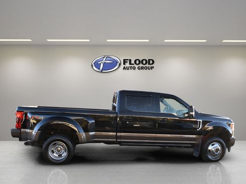 Used 2017 Ford F350 King Ranch w/ King Ranch Ultimate Package image 3