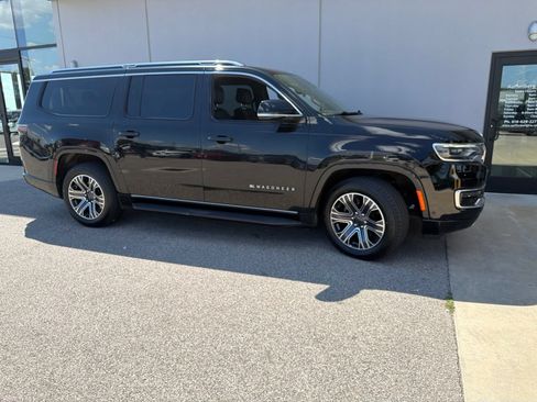 Used 2023 Jeep Wagoneer L Series II AWD/4WD image 1