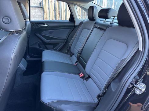 Used 2025 Volkswagen Jetta SE image 38