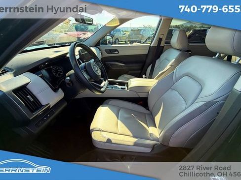 Used 2024 Nissan Pathfinder SL w/ Black Appearance Package AWD/4WD image 22