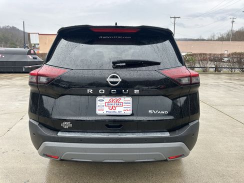 Used 2023 Nissan Rogue SV w/ SV Premium B Package image 3