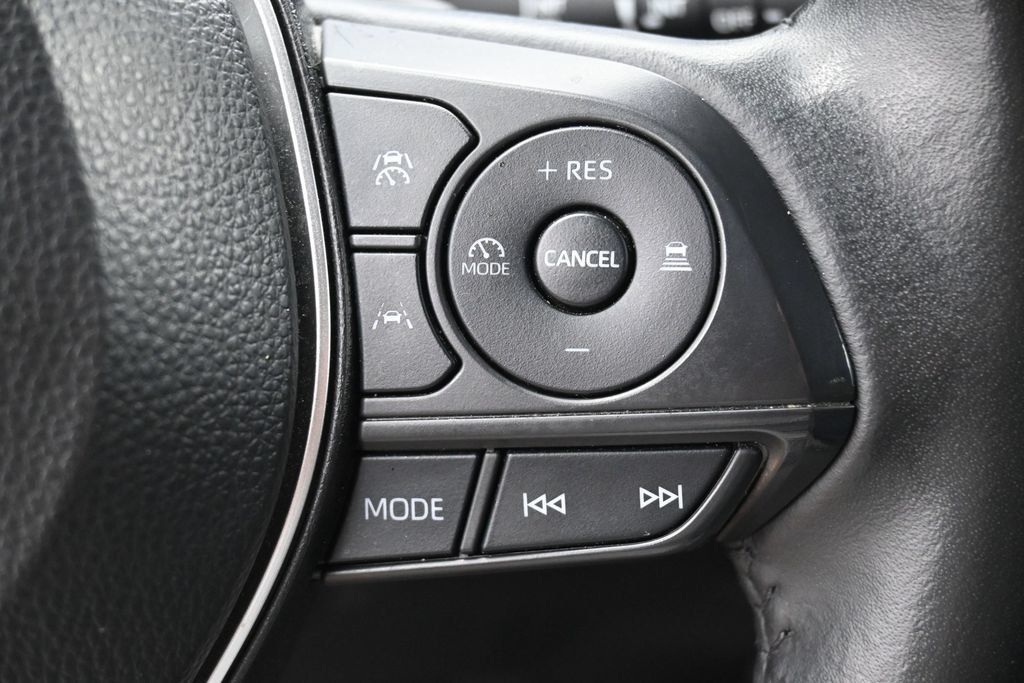 Used 2024 Toyota Corolla Cross AWD Hybrid w/ Convenience Package image 17