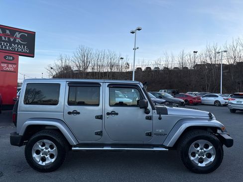 Used 2013 Jeep Wrangler Unlimited Sahara w/ Dual Top Group image 11