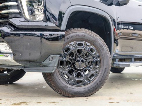 Used 2021 Chevrolet Silverado 2500 High Country AWD/4WD image 2