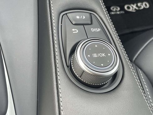 Used 2025 INFINITI QX50 Pure image 8