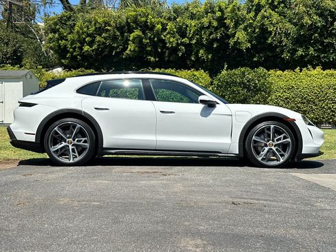 Certified 2024 Porsche Taycan 4 Cross Turismo AWD/4WD image 9