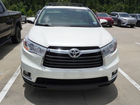 Used 2015 Toyota Highlander Limited FWD image 2