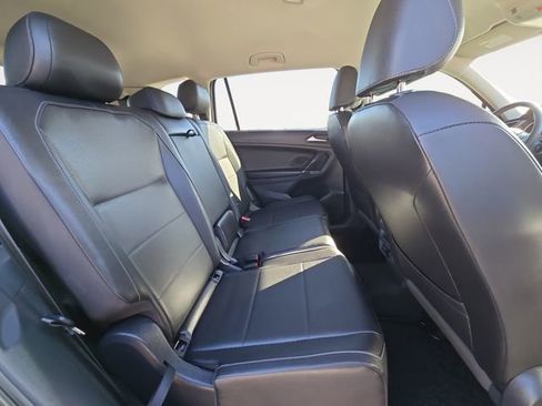 Used 2020 Volkswagen Tiguan SE image 14