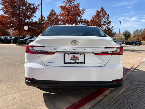 Used 2025 Toyota Camry LE image 7