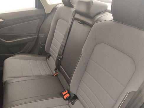 Used 2025 Volkswagen Jetta SE FWD image 18