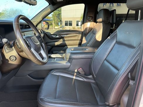 Used 2021 GMC Yukon Denali w/ Denali Premium Package image 11