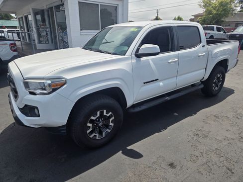 Used 2018 Toyota Tacoma SR5 RWD image 1