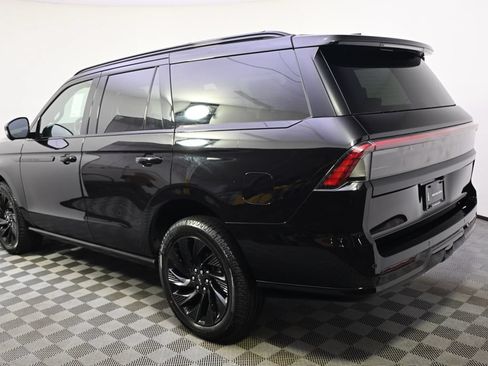 New 2027 Lincoln Navigator Reserve w/ Jet Appearance Package AWD/4WD image 3