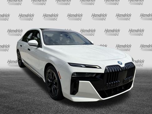 Used 2024 BMW i7 xDrive60 AWD/4WD image 2