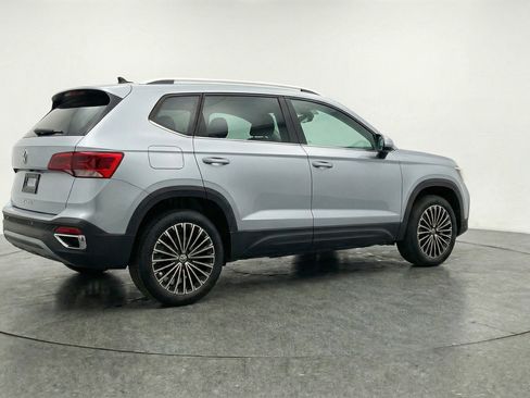 Used 2025 Volkswagen Taos SE image 9