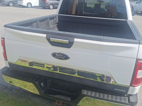 Used 2018 Ford F150 XLT w/ Equipment Group 302A Luxury AWD/4WD image 6