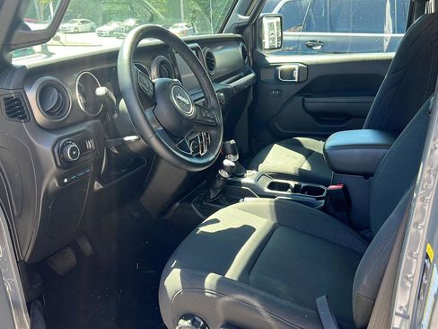 Used 2023 Jeep Wrangler Unlimited w/ Cold Weather Group AWD/4WD image 9