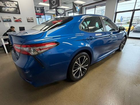 Used 2018 Toyota Camry SE FWD image 12