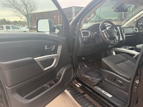 Used 2017 Nissan Titan SV AWD/4WD image 13