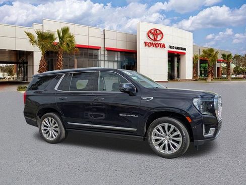 Used 2022 GMC Yukon Denali w/ Advanced Technology Package image 2
