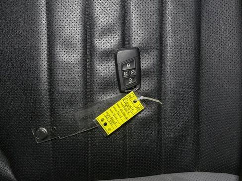 Used 2022 Volkswagen Taos SEL image 41