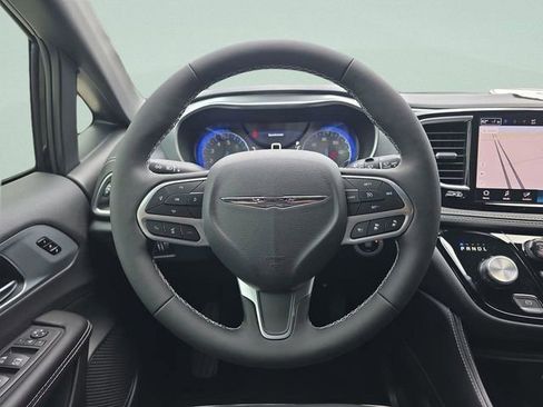 New 2026 Chrysler Pacifica Limited w/ Trailer Tow Group image 14