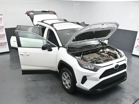 Used 2021 Toyota RAV4 LE image 25